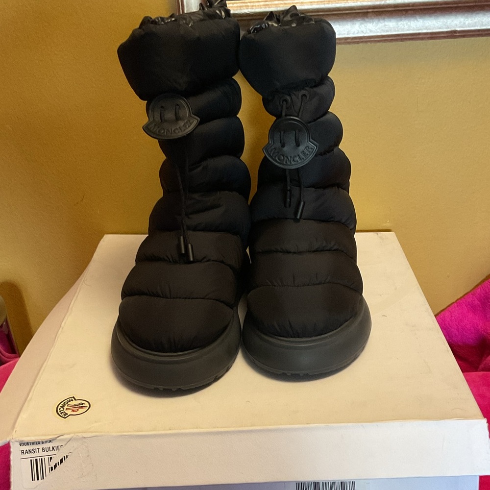 NWT - Moncler Gaia Mid without pocket / box included Proof of Authenticity. - Picture 3 of 14